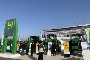 约翰迪尔高端农机解决方案闪耀内蒙古农机展