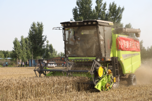 中联重科爱心助农 高效抢收暖人心