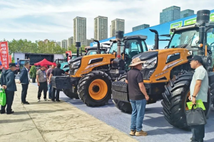 燃！萨丁重工闪耀新疆农机展