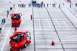 操盘智能化机具 新时代青年就业有了新天地 ——第九届湖北省农机职业技能大赛现场扫描