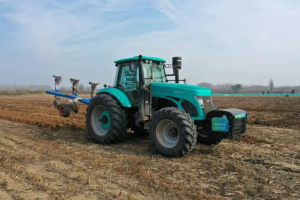 如何更省油、更省力地干活？试试五征EH2604混动拖拉机